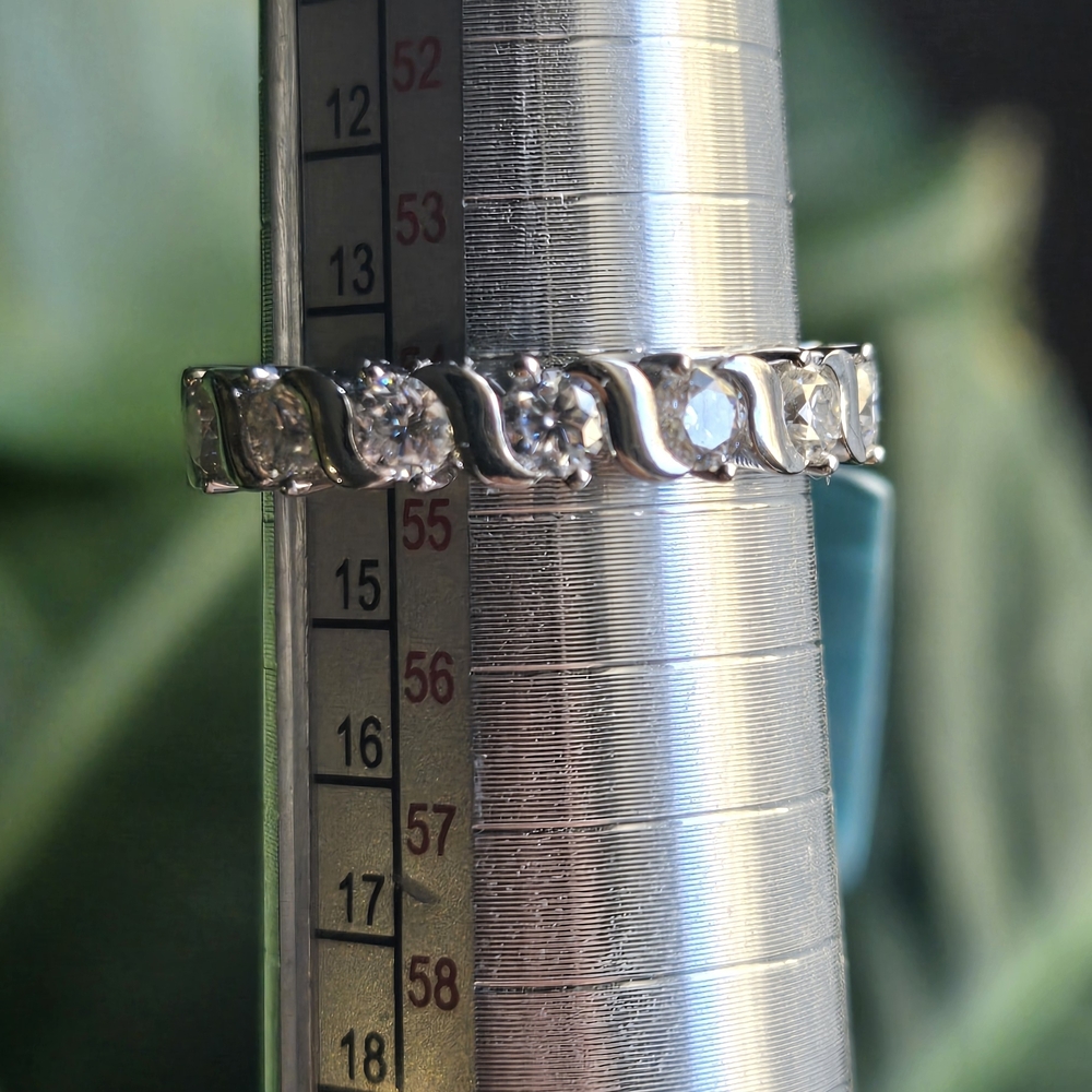 Elegant 925 Silver Moissanite Women's Ring - Picture 3 of 9